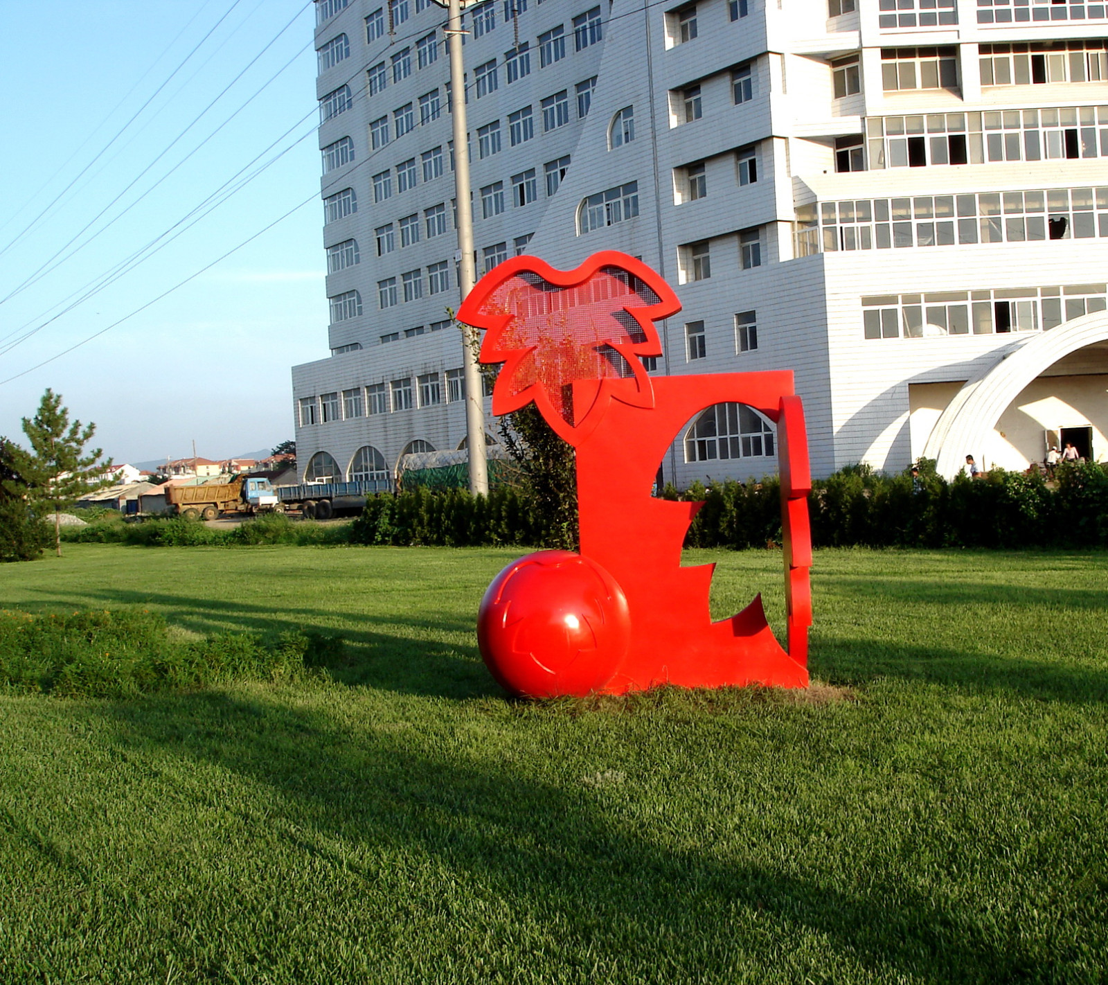 雕塑《枫叶》.jpg